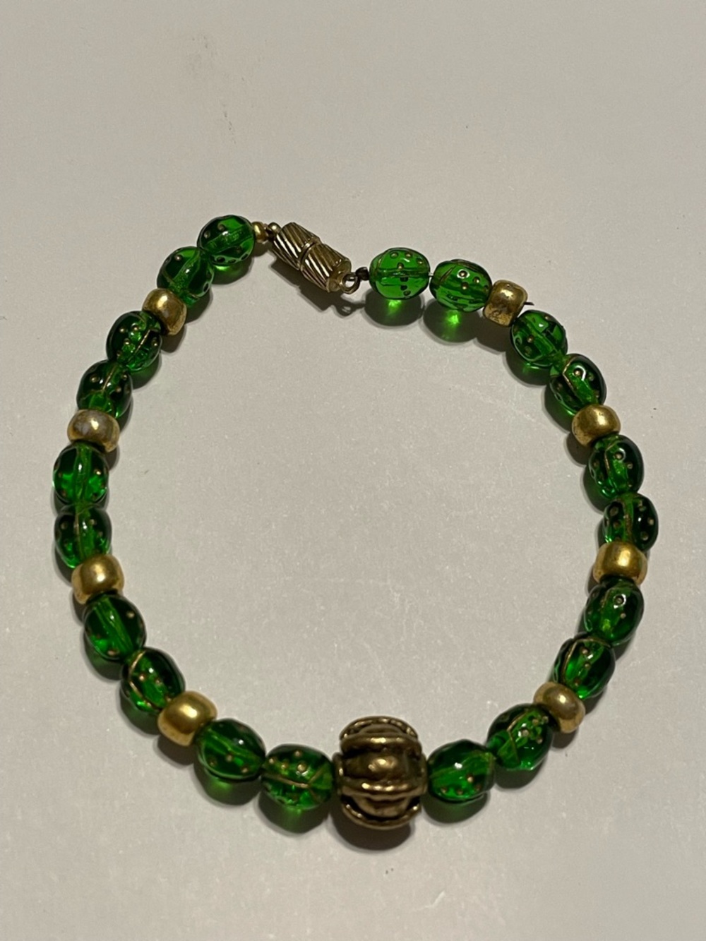 Vintage Green Art Glass Bead Bracelet w/ Magnetic Clasp #7481 💎
